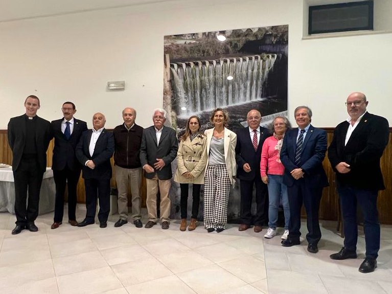 coesao_pt's tweet photo. Hoje, em #Pernes, reunimos com a Santa Casa da Misericórdia e com os Presidentes da Câmara Municipal, União das Misericórdias 🇵🇹 e @ccdralentejo para conhecer a obra de ampliação do lar de Idosos e avaliar as oportunidades de financiamento dos fundos 🇪🇺 através do #Portugal2030. https://t.co/STCf5pMirz
