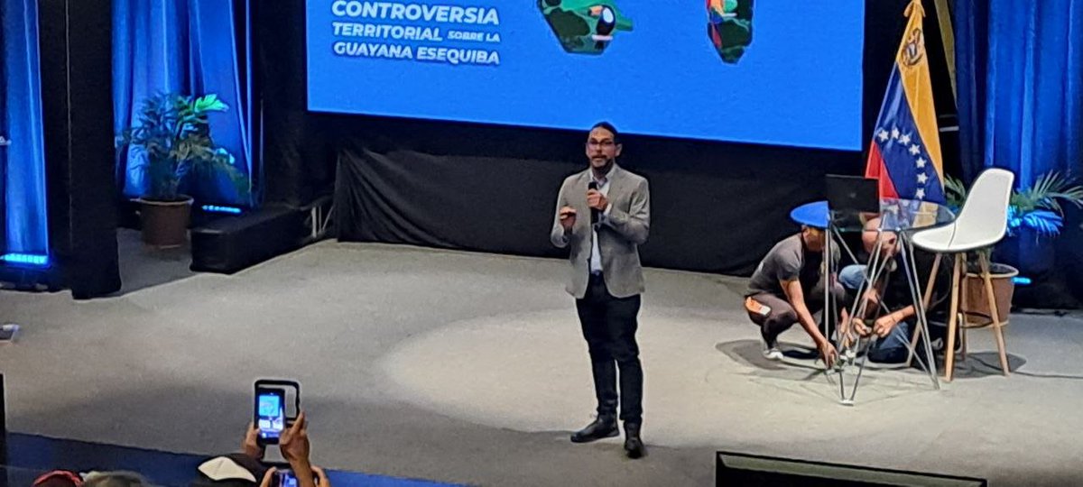 mippci_ven's tweet photo. #EnFotos 📸 | Se realizó el primer taller para comunicadores "La controversia Territorial sobre la Guayana Esequiba. Estado actual", en el Teatro Bolívar.
#RebeldíaComunicacional https://t.co/M95vfHIYAH