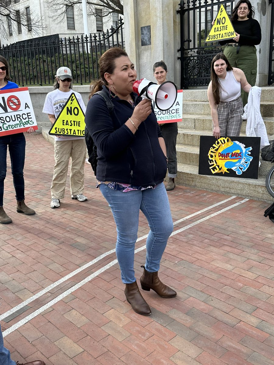 HAPPENING NOW 📢 We’re saying loud and clear: <a href="/MassGovernor/">Governor Maura Healey</a>, say NO to Eversource! Environmental justice is about equity and action, not empty promises. 

#NoEastieSubstation #bospoli