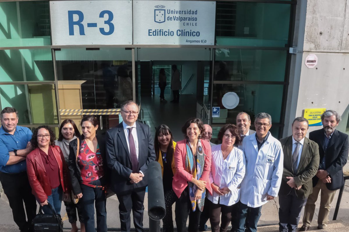 ocorralesj's tweet photo. Ayer en la @uvalpochile recibimos la visita de la Ministra del @min_ciencia Aisén Etcheverry (@aisen_ministra). Pudo conversar con nuestros científic@s y estudiantes y conocer los aportes que hacemos en investigación e innovación. Luego tuvimos una muy provechosa reunión. https://t.co/owtdkA3zau