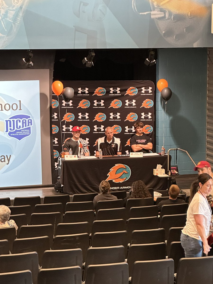 Eastmark_AT's tweet photo. Congratulations to Cheyenne, Jeriah, and Wyatt on signing today! We’re so proud of all three of you 🧡🩵 https://t.co/V7aKBfWdsv