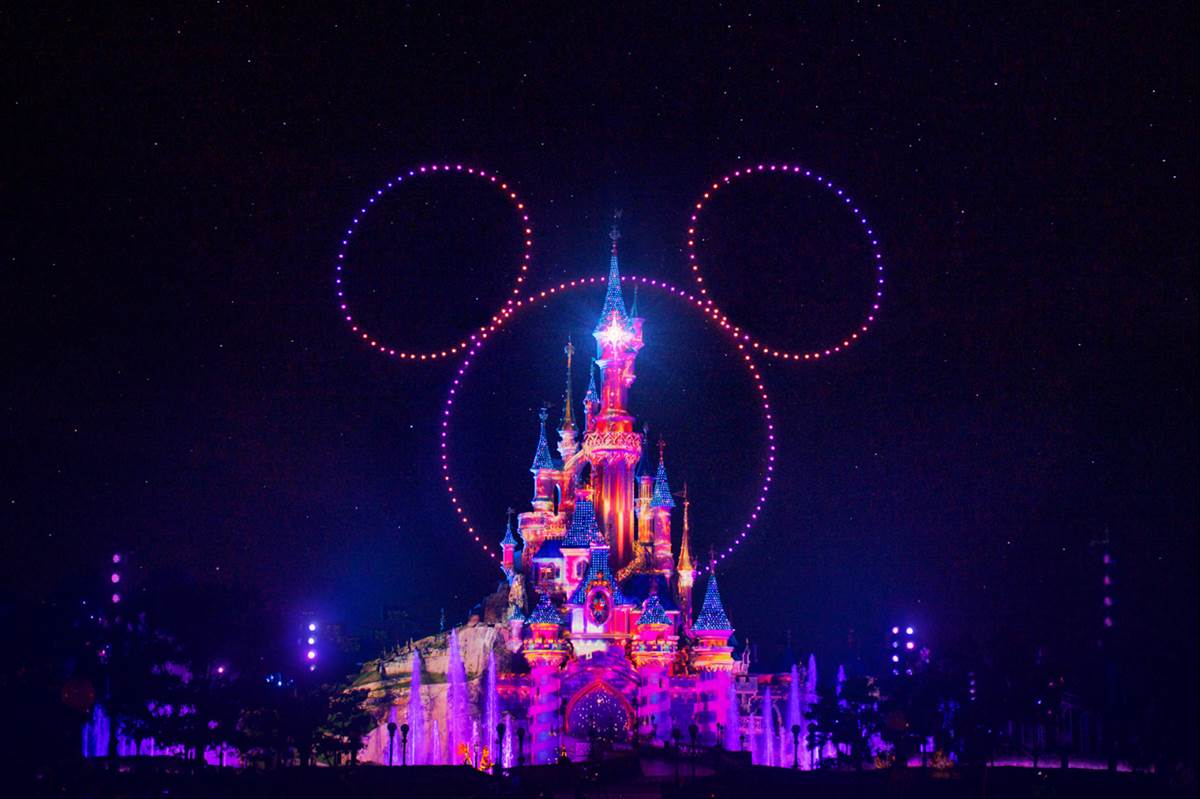 laughingplace's tweet photo. As part of #DisneylandParis’ 30th Anniversary Grand Finale, the incredible #DisneyDLight drone show is debuting new choreographies, beginning tonight! https://t.co/F8OQ6wgH7t https://t.co/Ymd6zn18NI