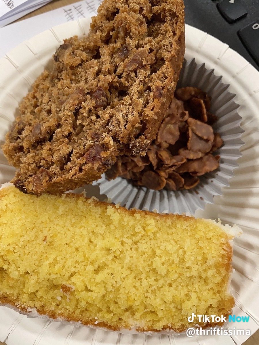 When you try your hardest to get back on track with your #cholesterolfriendly diet after the Easter weekend, and then at work they do a cake sale for charity 😳😳

#busted #resellerfoodie #vegancake #lemondrizzle #cornflakescakes
