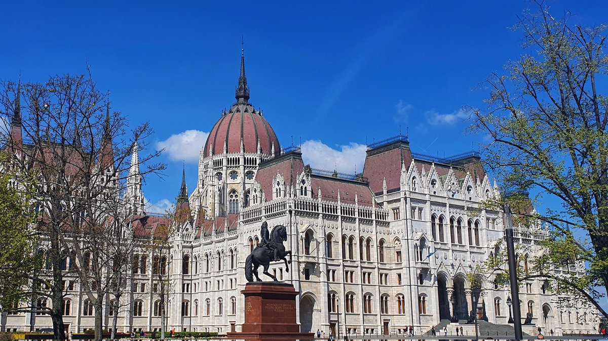 tommy879's tweet photo. Tag 2 in #Budapest https://t.co/pUGbDkF4Tc