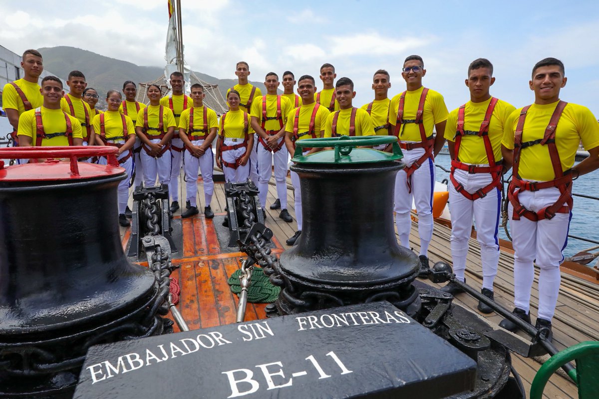 vladimirpadrino's tweet photo. Así zarpó nuestro Buque Escuela AB “Simón Bolívar” (BE-11)  al Crucero de Instrucción Caribe 2023. Pueblos hermanos podrán ser testigos nuevamente de la grandeza de Venezuela y su FANB, dignamente representada por el Embajador sin Fronteras  ¡Buen viento y buena mar! https://t.co/z7rbg226IQ