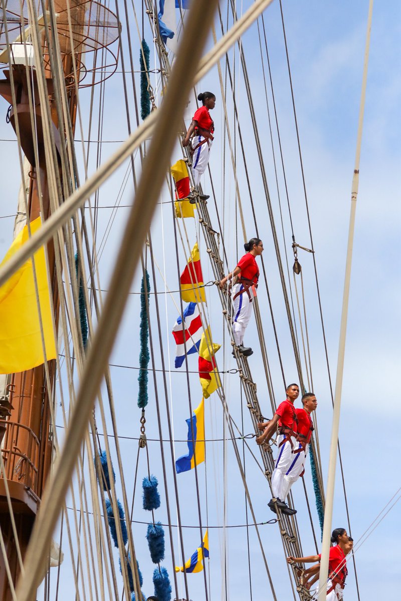 vladimirpadrino's tweet photo. Así zarpó nuestro Buque Escuela AB “Simón Bolívar” (BE-11)  al Crucero de Instrucción Caribe 2023. Pueblos hermanos podrán ser testigos nuevamente de la grandeza de Venezuela y su FANB, dignamente representada por el Embajador sin Fronteras  ¡Buen viento y buena mar! https://t.co/z7rbg226IQ