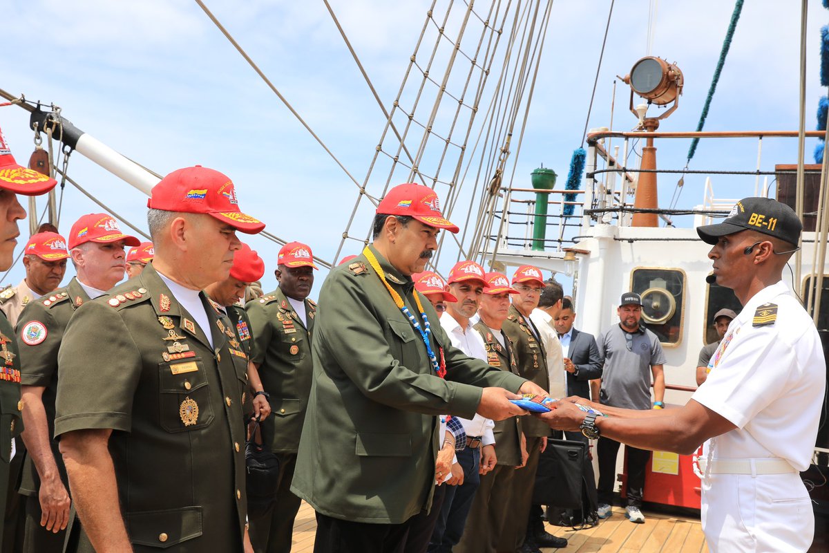 vladimirpadrino's tweet photo. Así zarpó nuestro Buque Escuela AB “Simón Bolívar” (BE-11)  al Crucero de Instrucción Caribe 2023. Pueblos hermanos podrán ser testigos nuevamente de la grandeza de Venezuela y su FANB, dignamente representada por el Embajador sin Fronteras  ¡Buen viento y buena mar! https://t.co/z7rbg226IQ