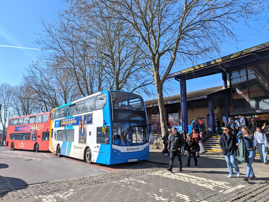 jimbolimbo9's tweet photo. Also on loan currently is this older Scania / E400 from Cheltenham, this batch was delivered new for services into the Forest of Dean from Gloucester. https://t.co/GbXymhqPF8