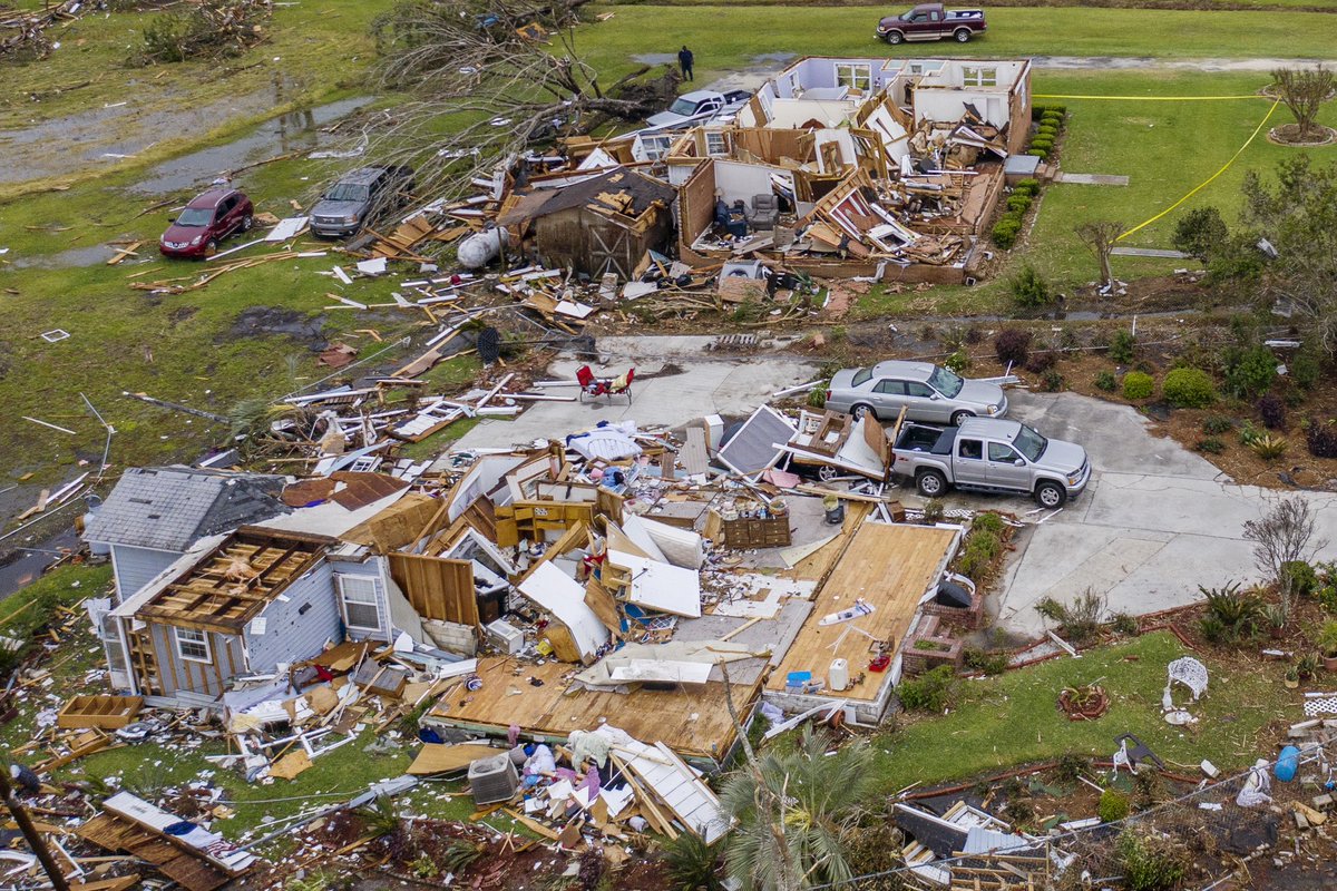 TwistedJWx's tweet photo. The outbreak caused $3 billion in damage. This outbreak also spawned a high-end EF3 in my hometown of Seneca, SC, killing 1 which we will dive into more tomorrow for the anniversary. #scwx #tornado (2/2) https://t.co/JRoG11hkGH
