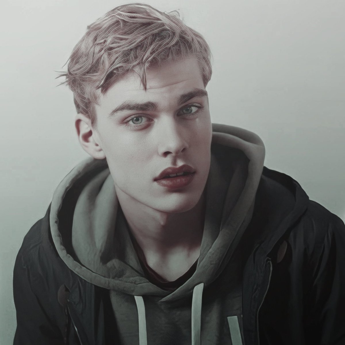 ➢ 𝐌𝐢𝐜𝐡𝐚𝐞𝐥 𝐂𝐨𝐫𝐧𝐞𝐫