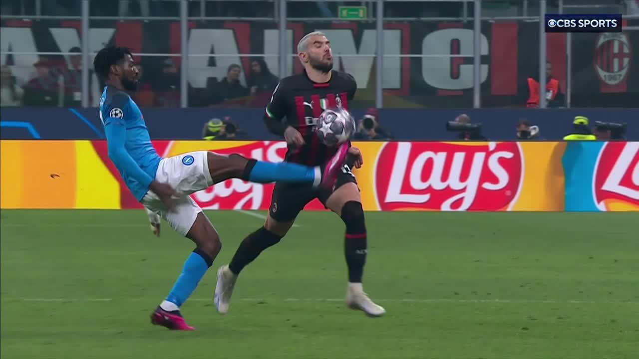 André-Frank Zambo Anguissa is sent off after two yellow cards in just four minutes. 🟨  🟨

It gets worse for Napoli.”