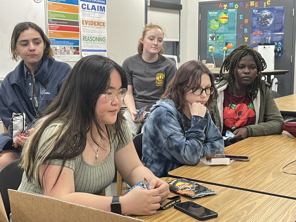 BurkeAirSpace's tweet photo. #SheSpace is designed to give historically underrepresented pop. opportunities to meet w/ women in the field and build camaraderie. Today they were fortunate to meet pilot @rlutte of @aviationuno to talk with her about women in all aspects of aviation. @OPS_Burke @OmahaPubSchool https://t.co/3QWmcIMA6o