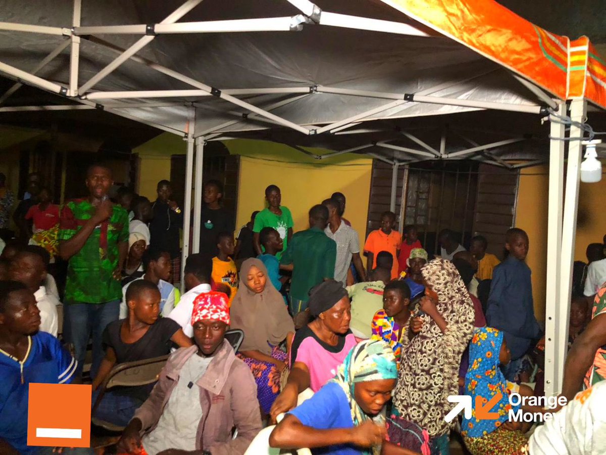 BamiStevens's tweet photo. The people of Kenema deh sef enjoy the love shown by Orange to dem
#JammahSunakati🤲❤️💯 https://t.co/AdpTLZoTSl