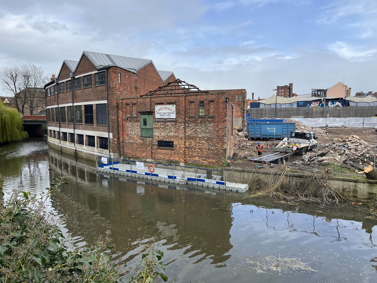 FPSPontoonHire's tweet photo. Crash deck installed today on the River Foss York. To prevent debris falling into the river while the building is being demolished #Demolition #CrashDeck #Pontoonhire #York #RiverFoss #FallProtection https://t.co/hjo8kOexga