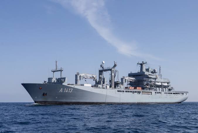 Alman muharebe destek gemisi Bonn Akdeniz’de AB’nin İrini Deniz Harekatına katılmak üzere yola çıktı. Alman firkateyni Hamburg 22 Kasım 2020’de Irini harekatında Yunan Amiralin emri ile Türk bayraklı Rosaline-A gemisine açık denizde tamamen kanunusuz şekilde çıkarak, bir nevi