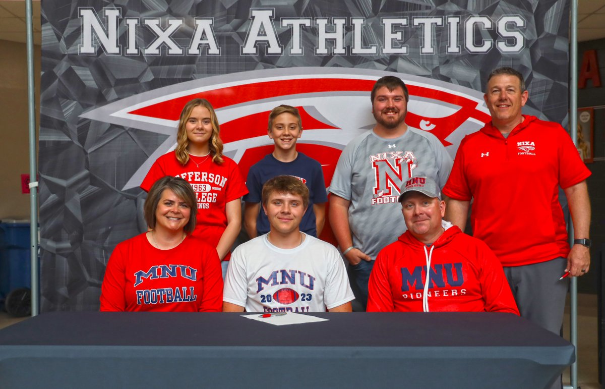 👏📃🖊️ Congratulations to 🏈 <a href="/NixaFootball/">nixafootball</a>’s Gaven Krans on signing to MidAmerica Nazarene University (<a href="/MNUFootball_/">MNUFootball</a>) for football!