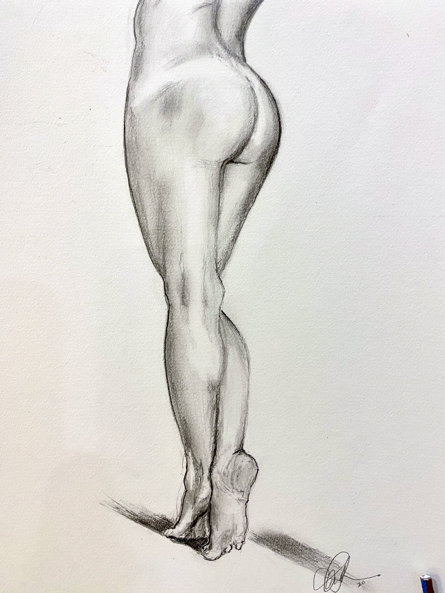 I think I posted this before but I love drawing the lines of a woman. It’s like drawing the lines of a Ferrari. 🤌🏼Mama Mia!