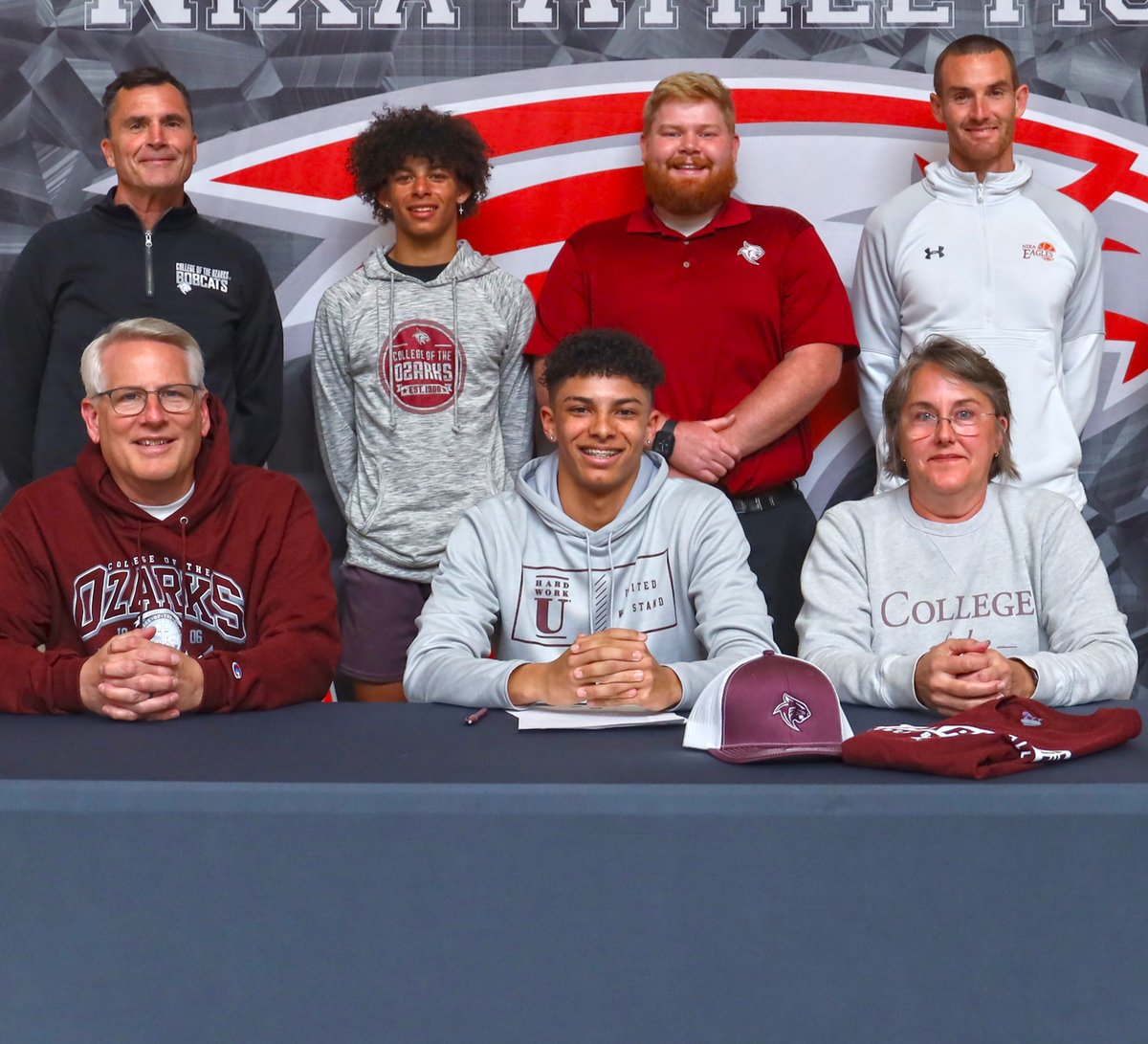 nixaathletics's tweet photo. 🏀📃🖊️ Four @NixaBBasketball players are signed to the next level!

-Corey Kemp, College of the Ozarks (@CofOMBB)
-Carsten Seitz, University of St. Mary (@USM_basketball)
-Nic Chainey and Noah Engelman, Baptist Bible College (@BaptistBibleCo1)

Congratulations, boys! 👏 https://t.co/hgfGOUqgGY