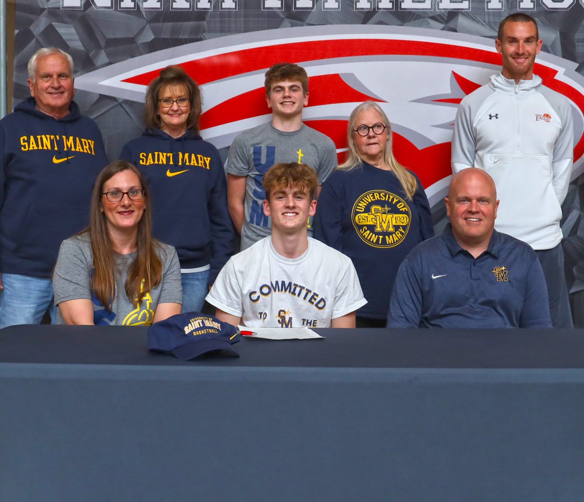 nixaathletics's tweet photo. 🏀📃🖊️ Four @NixaBBasketball players are signed to the next level!

-Corey Kemp, College of the Ozarks (@CofOMBB)
-Carsten Seitz, University of St. Mary (@USM_basketball)
-Nic Chainey and Noah Engelman, Baptist Bible College (@BaptistBibleCo1)

Congratulations, boys! 👏 https://t.co/hgfGOUqgGY