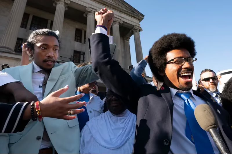 phillyopinion's tweet photo. It’s official: @Justinjpearson and @brotherjones_ have their seats back. And they aren’t the first Black lawmakers expelled from state bodies. With Black history under fire, how many of today's students know about this, asks @RealRannMiller https://t.co/ZzZS9dlOjf https://t.co/Rhkqb963zR