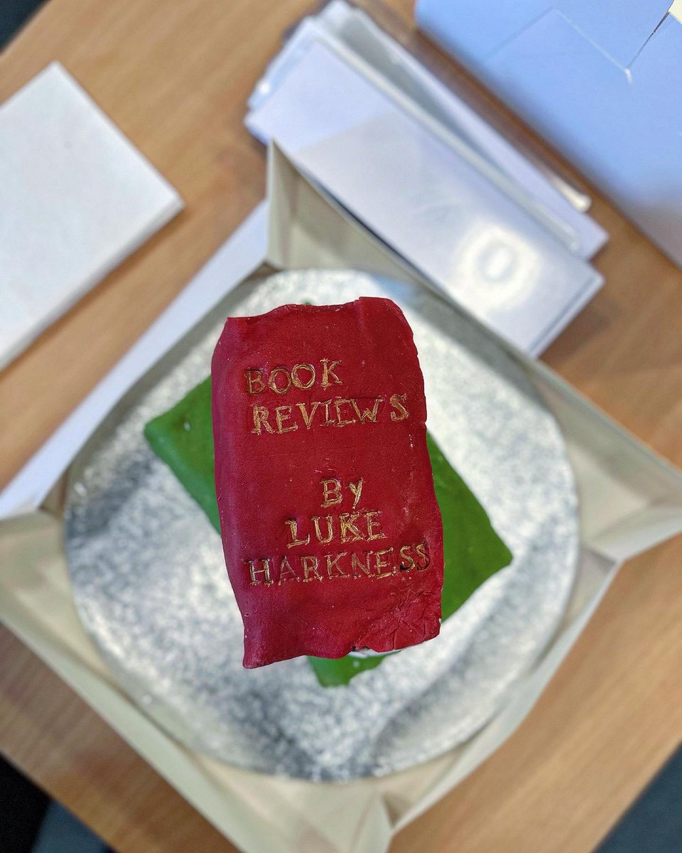 luke_harkness's tweet image. Loved going into work today, after my birthday yesterday, to see this cake there!

I have such great colleagues. Props to Fiona, this is unbelievable. 🙏