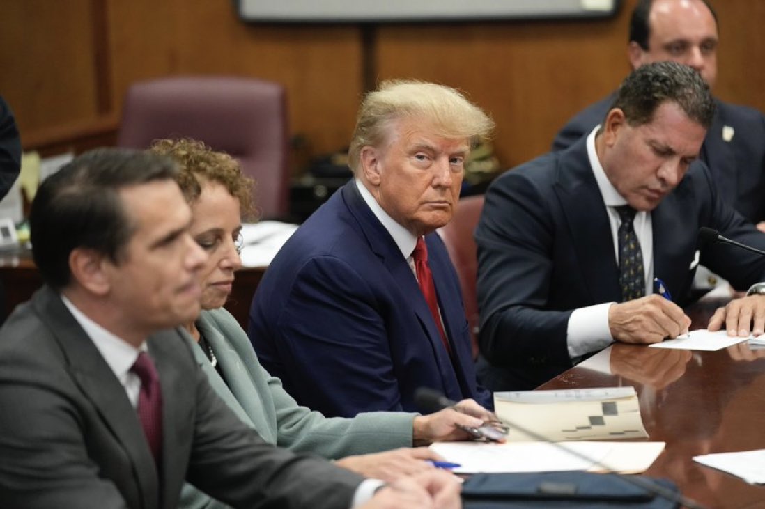 DailyLoud's tweet photo. Donald Trump is now suing his former lawyer that is helping the Federal Government for $500 million 💰😳 https://t.co/mL37mQSE0R