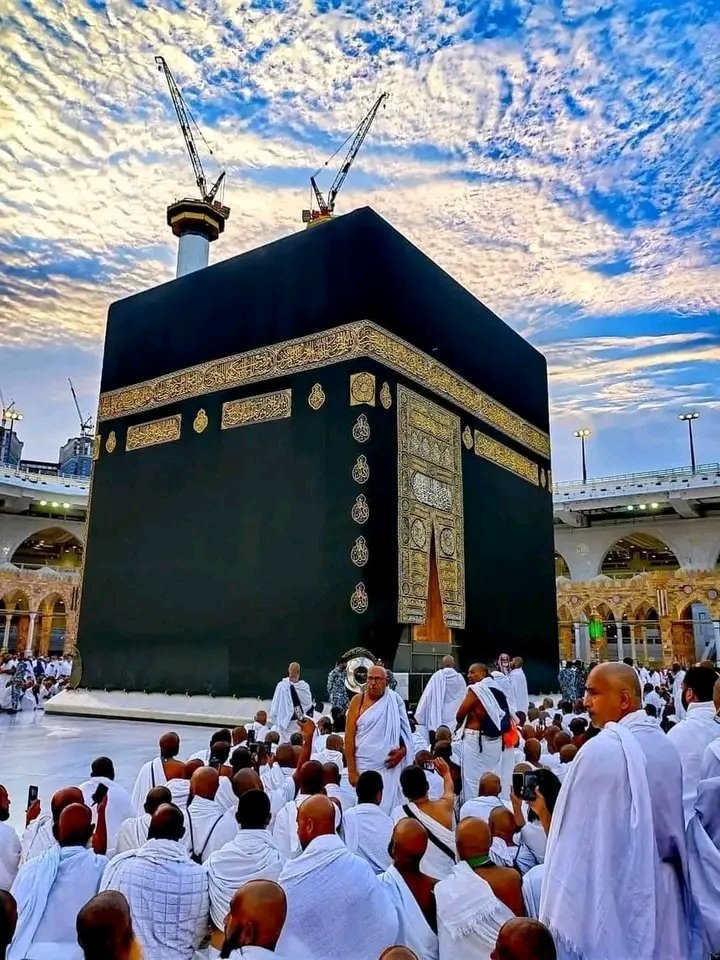 ___coach_'s tweet photo. يـارب عُـمـرة قـريـبـة تـروي بـهـا نـفـوسـنا و تـعـيـدُ بـهـا شـتـات أرواحِـنا  يـارب بِـقـاع مـكـة و النـظـر لـمـكـة و الـسـجُـود فـي مـكـة ، اللـهُـم ارزقـنـي عُـمـرة قـريـبـة .🕊️🤍🤍. https://t.co/g3CKsexFG5