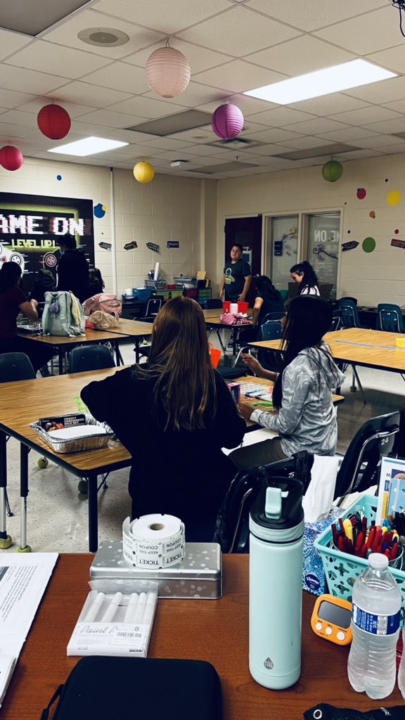 5th Grade Entrepreneurship at its best! Early morning dedication!! #ccpsir #SPE  #sabalpalm5thgraders