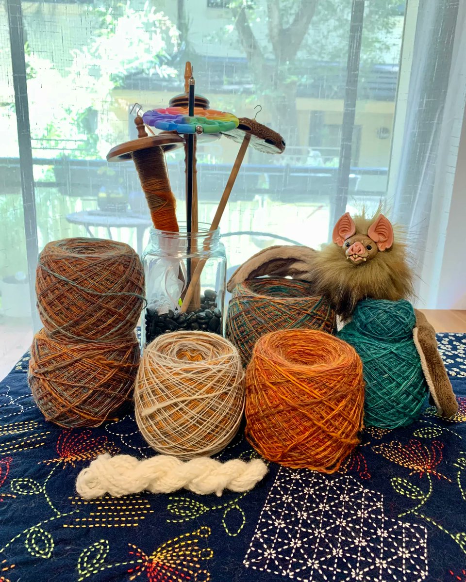 EzekiellPlays's tweet image. After letting the new spins rest, I spent a few hours prepping all the yarn for plying. The red panda is going to be chain plyed after I’ve spun all the balls, but all the rest have been balled into double strand balls ready for even plying.
#yarn #yarnlife #spindle #spinning
