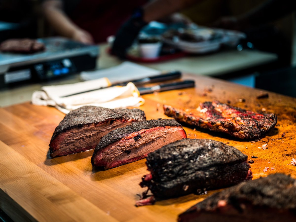 Warning… may cause excessive drooling😛🤤
#evolutionnotrevolution #houbbq #houstonfoodie #tmbbq #foodnetwork #teamgoofyque #houfood #bbq #topfoodnews #huffposttaste #cookingchannel #manfirefood #meatcandy #fulsheartexas #fulsheartx #supportlocal #doziersdeck #doziersdining