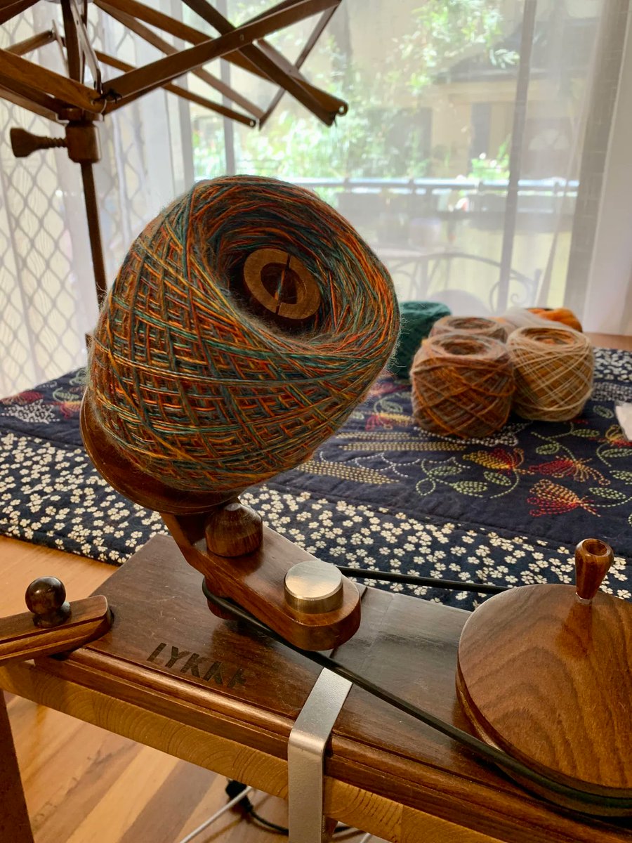 EzekiellPlays's tweet image. After letting the new spins rest, I spent a few hours prepping all the yarn for plying. The red panda is going to be chain plyed after I’ve spun all the balls, but all the rest have been balled into double strand balls ready for even plying.
#yarn #yarnlife #spindle #spinning