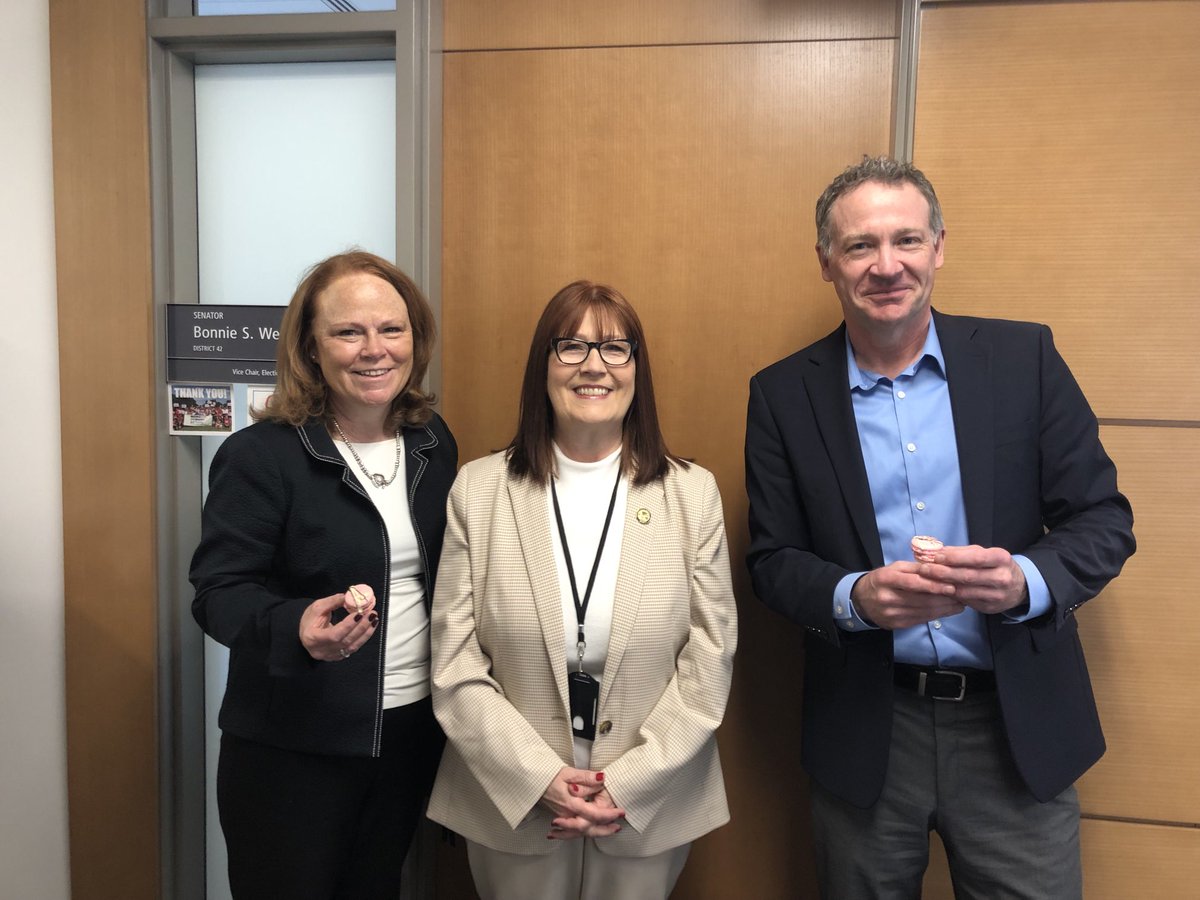 Thank you @WestlinMNSenate for your support for MN Math Corps and for the delicious macarons! <a href="/math_corps/">Math Corps</a> #mnleg