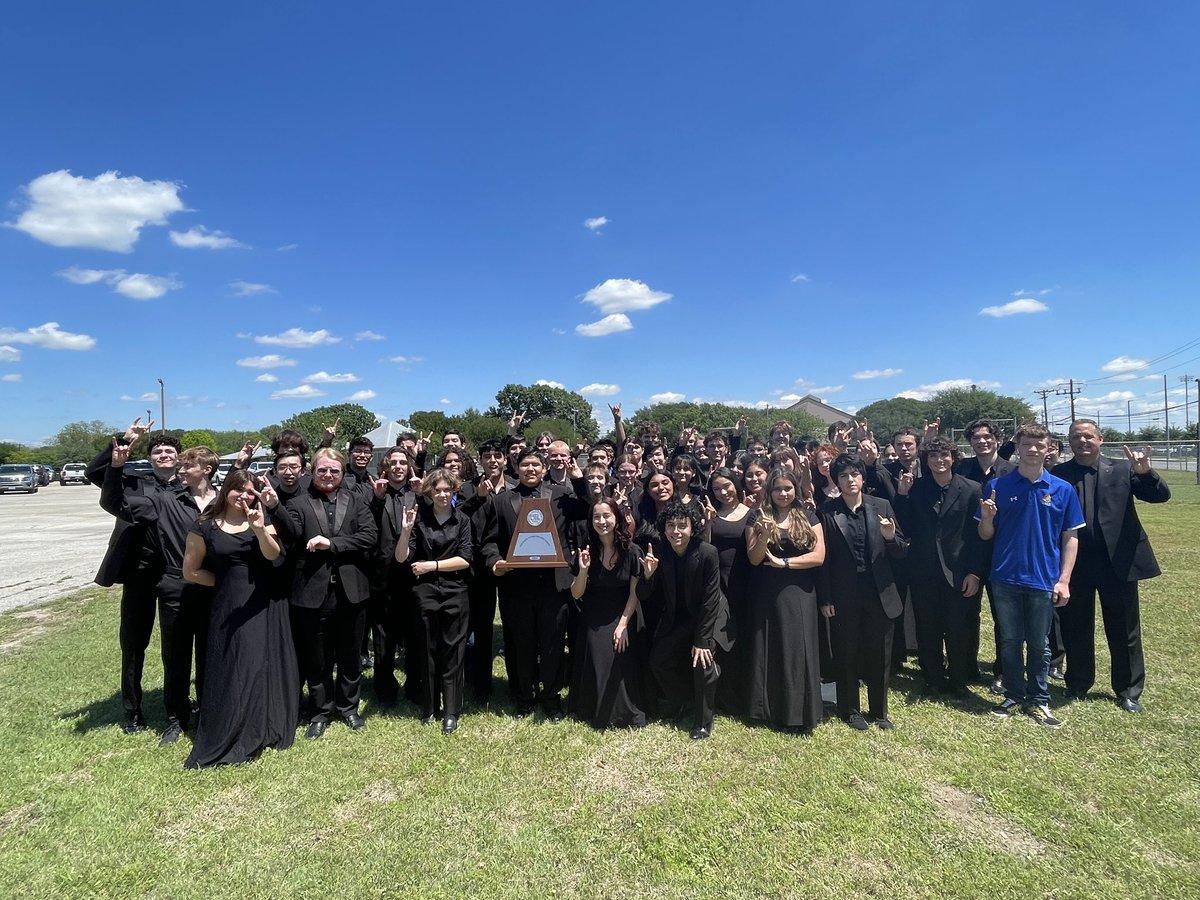 HeightsBand's tweet photo. The Mighty Mule Band Wind Ensemble also earned a Sweepstakes today at the UIL Concert and Sightreading Evaluation!  Superior rating from all six judges! That’s a clean sweep! @AHISDFineArts @AHHSmules https://t.co/Jo6tV5DStr
