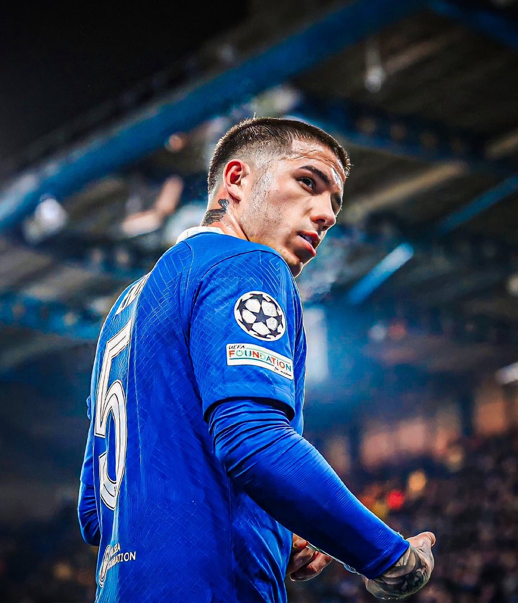 En una posición que no es la suya, rodeado de burros y con un tecnico mediocre, Enzo sigue siendo el mejor jugador del Chelsea.