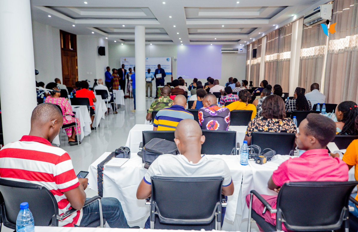 MagazineJimbere's tweet photo. 👏🏾 Avec l’appui financier de la "Fondation SEZ" (https://t.co/moIuhZBNmp), l'@afjo_bdi organisait ce 12/04/2023, les cérémonies de remise de prix aux "meilleures productions média" sur la sécurité alimentaire et nutritionnelle
🎙️ Diane Ndonse, représentante de l'#AFJO: "La sécurité alimentaire n’existe que si tout le monde a, à tout moment la possibilité sociale et économique de se procurer une nourriture suffisante et saine permettant de satisfaire aux besoins alimentaires"
#Burundi