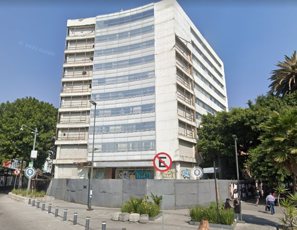 BicireporteraDF's tweet photo. Oye @AccionesBJ el tapial que colocaron en el edificio ubicado en Xola y Diag. San Antonio ocupa mucho espacio y no es suficiente para que patones transiten con seguridad.

Nos apoyan?

ccp @SOBSECDMX https://t.co/H0RHtHLGxH