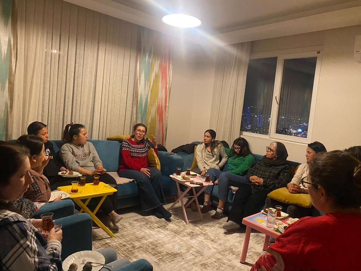 Komünistleri Bayraklı'da aynı gün sabah işe giderken izbanda, öğlen muhtarlığınızda, işten eve dönerken sokağınızda görebilirsiniz. Akşam da evinize ziyarete geliriz. Çünkü #TKPGelirHerŞeyDeğişir 
#1oyErdoğanGitsinDiye1oyTKPye 
<a href="/IzmirTkp/">TKP İzmir</a>