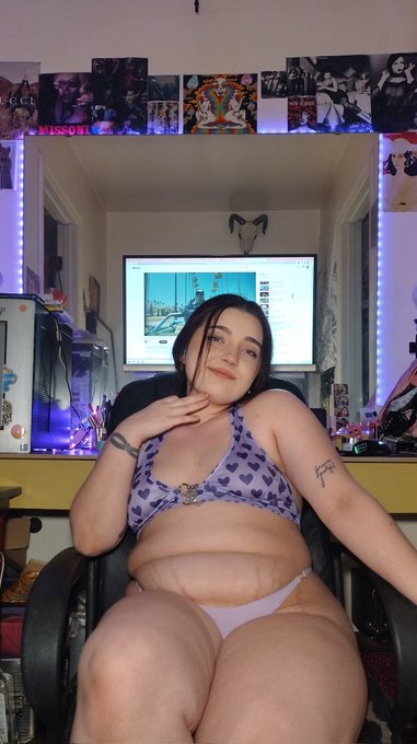 First or second photo? 💜😝 https://t.co/AMlDl9MFtP