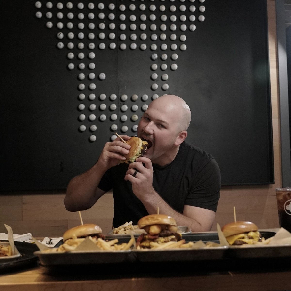 Burgatron13's tweet photo. BDubs called me up to promote its new burger deal! Order any @BWWings burger and get six boneless wings for a buck! #Sponsored #ad https://t.co/gPHZFQhP2Y