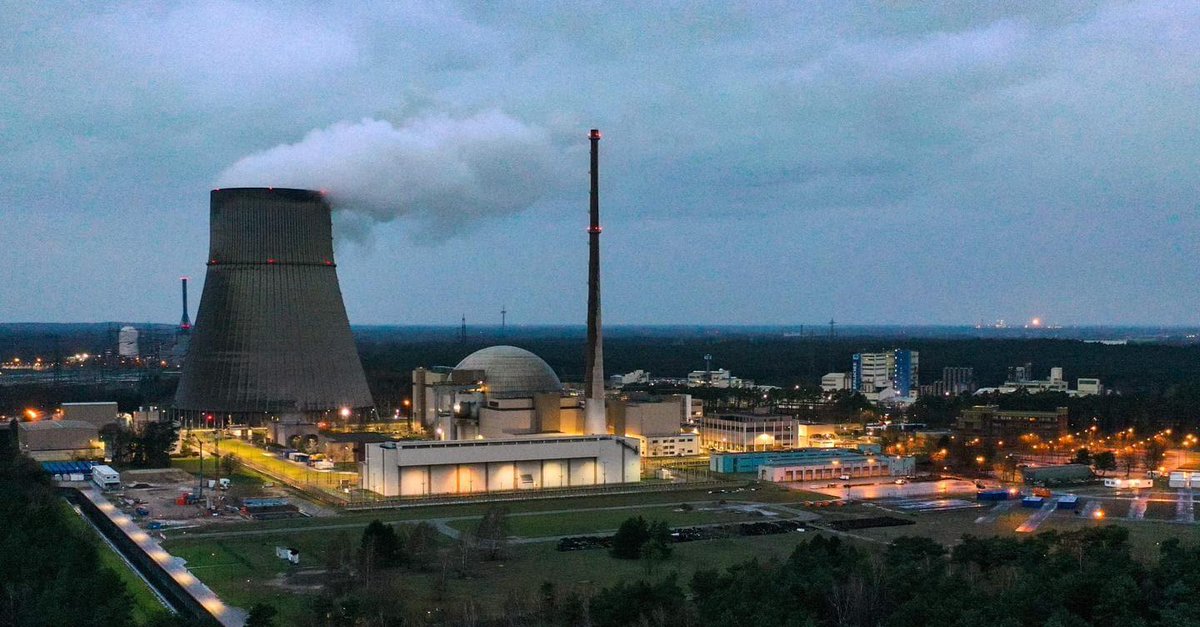 sole24ore's tweet photo. Addio al nucleare dopo 60 anni: in Germania chiudono gli ultimi tre reattori https://t.co/DkYucEM0sR https://t.co/fXEncTgY0m