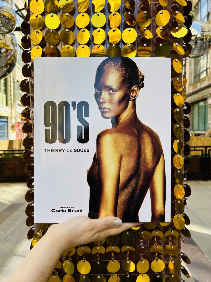 powerHouseBooks's tweet image. Spring forward &amp;amp; fall back 30 yrs into 90’S, coming  July from French fashion photographer #ThierryLeGouès (w/ intro from his friend &amp;amp; longtime model #CarlaBruni) — FEATURING: #CarlaBruni #KateMoss #NaomiCampbell &amp;amp; many more. Preorder now!

@simonandschuster #90s #powerhousebooks