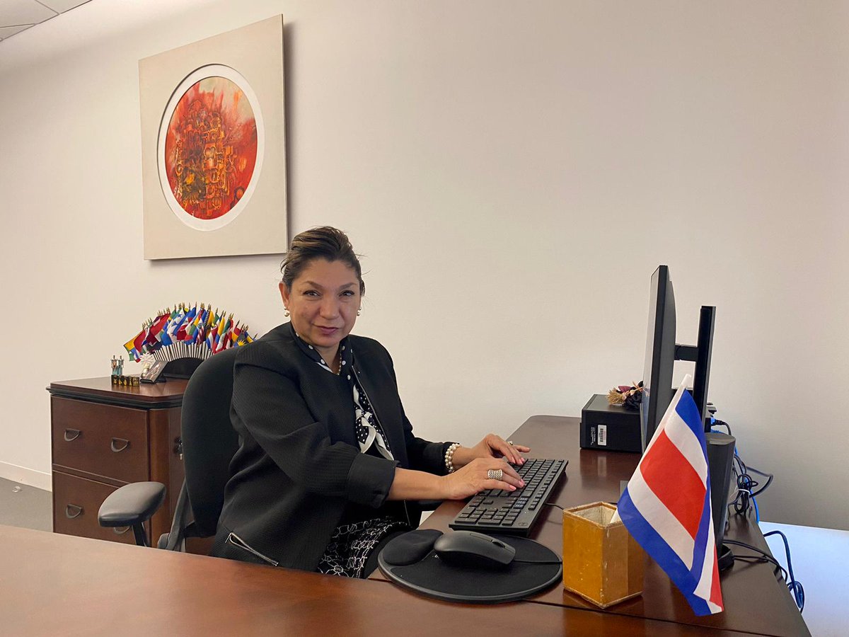 AlejandraMoraM's tweet photo. Desde este lugar, y durante los últimos 4 años de mi vida, he ejercido la secretaría ejecutiva de la CIM. ✊

En días como hoy, en medio de la agenda que a veces no permite un suspiro, me conmueve recordar a todas la #mujeronas que me precedieron y a las que vendrán después de mí https://t.co/nQla8efwH1