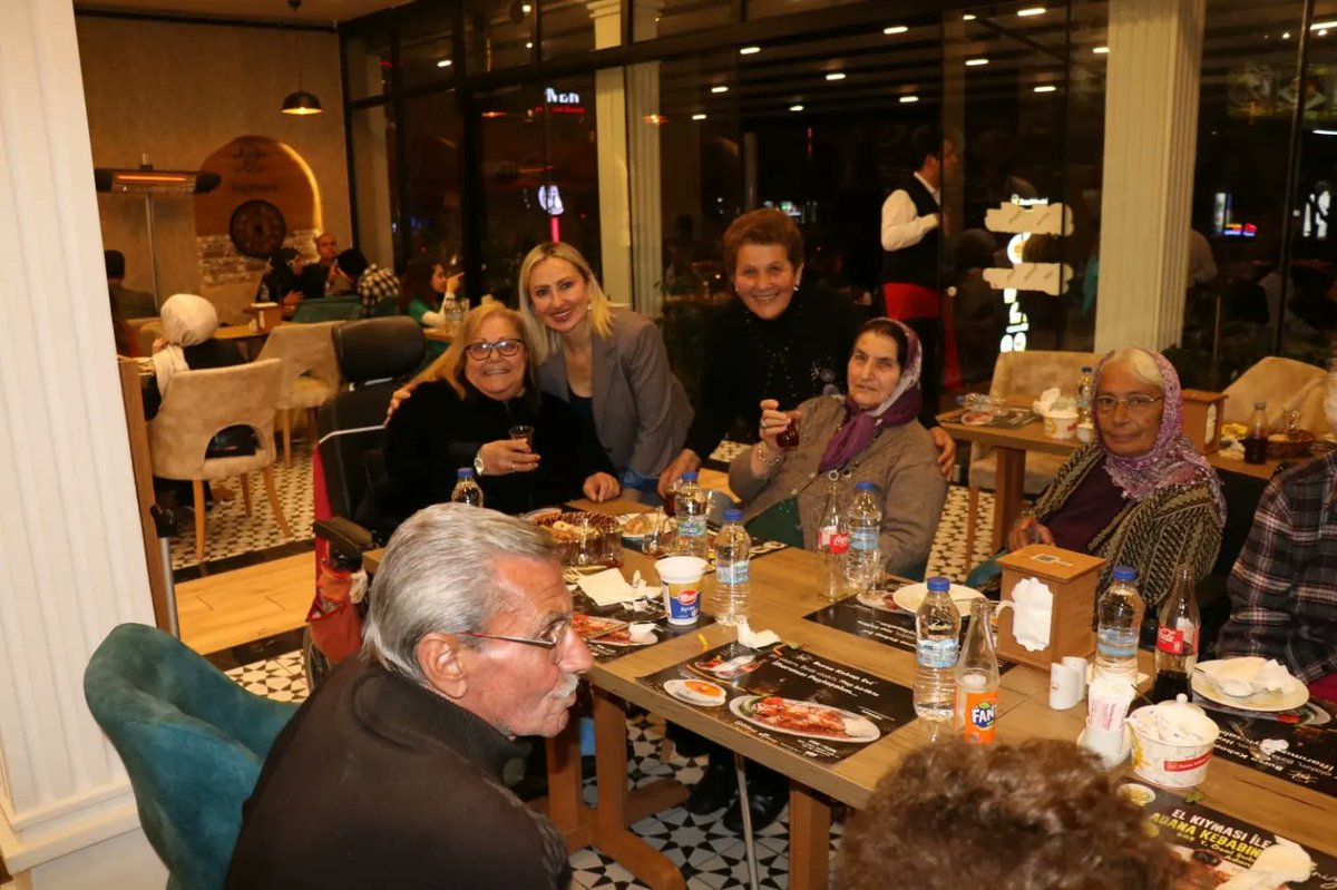 mhpadanasim's tweet photo. 2️⃣ MHP Adana İl Başkanımız Sn. Yusuf Kanlı, MHP İl KAÇEP Başkanımız Sn. Yeşim Akkaş, MHP Adana Milletvekili Adaylarımız Sn. Muharrem Varlı ve Sn. Firdevs Cingözler, İl Başkan Yardımcılarımızla birlikte huzurevinde kalan kıymetlilerimizle iftar programında bir araya geldiler. https://t.co/vA2TWhgnBD
