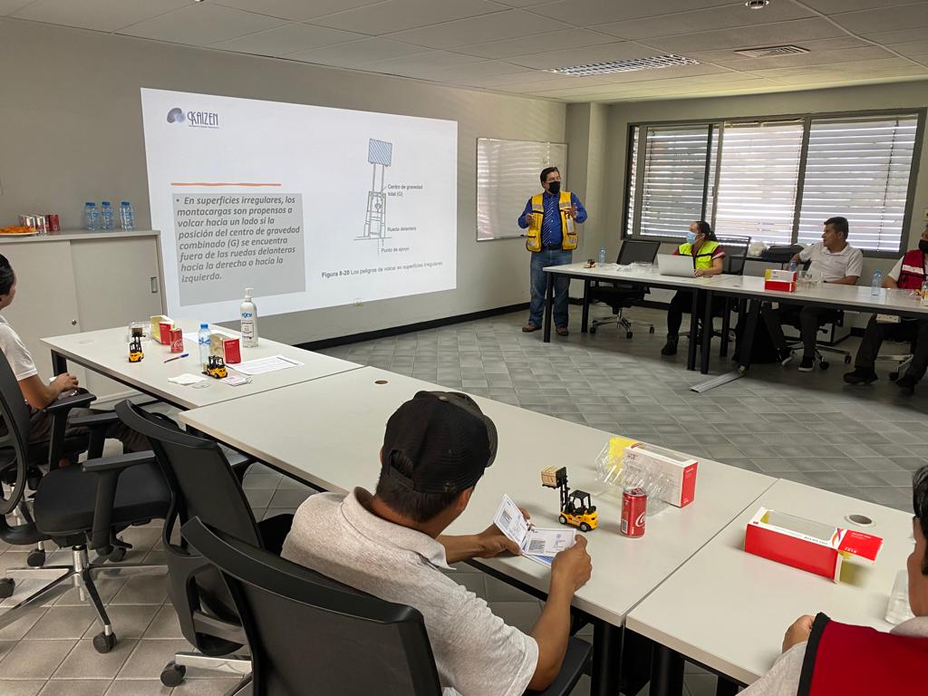 Brose Puebla realizó un taller para reforzar el manejo seguro de los montacargas. El evento tuvo el objetivo de dar a conocer y experimentar las fuerzas que intervienen en la operación y manejo de los montacargas.

La prioridad de la planta que es la salud y seguridad ante todo.