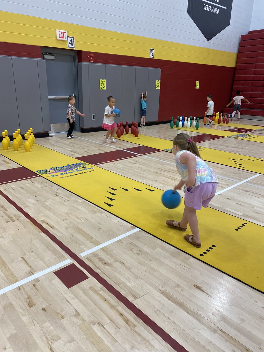 Kellsp21's tweet photo. VPK @plainviewElem had an #otterlyAwesome time today in PE with @BrittanyRSmith4 working on a bowling lesson 🎳 Thanks Mrs. Smith!We sure did enjoy it😁 https://t.co/5PQfH1UChZ