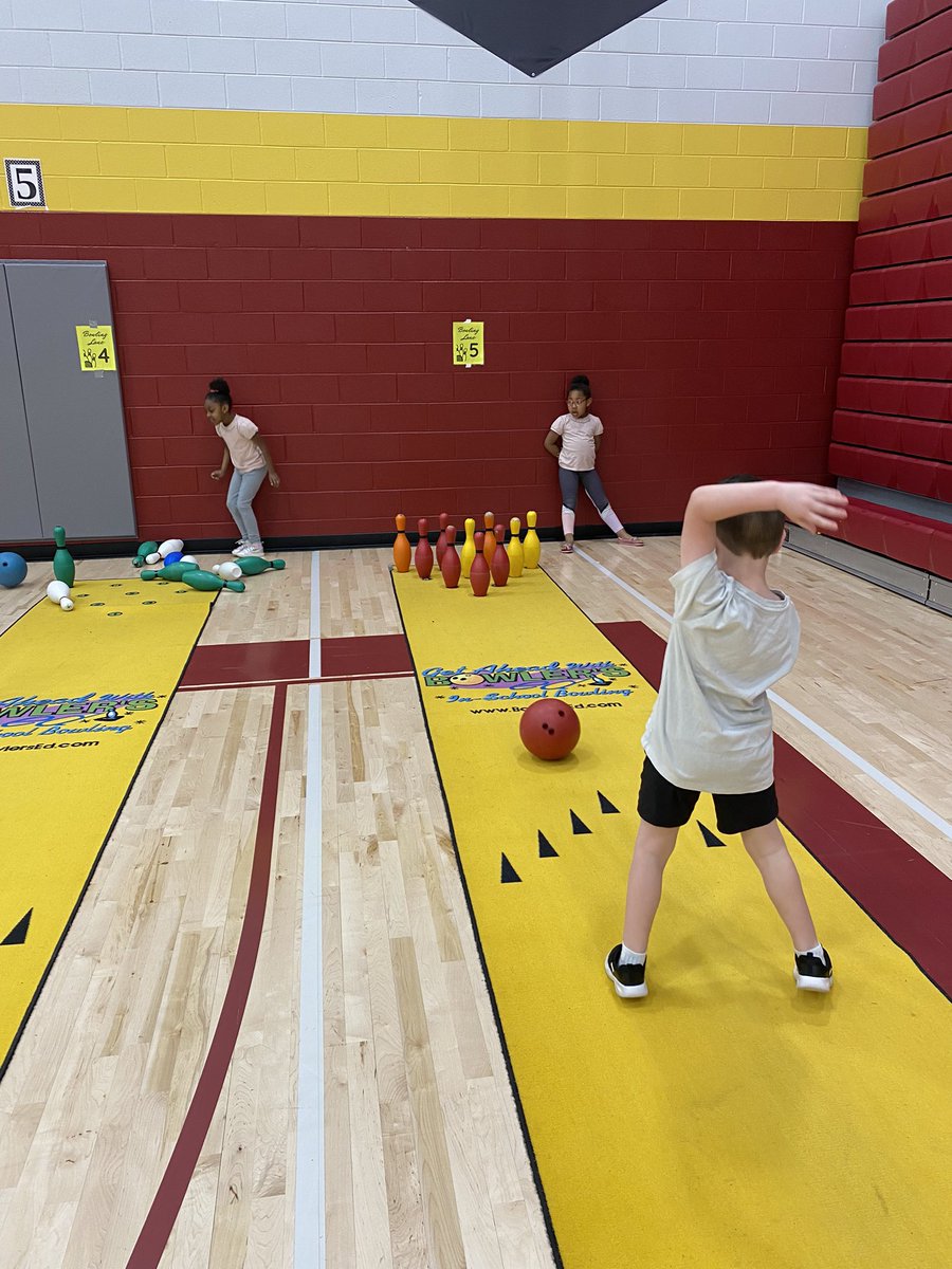 Kellsp21's tweet photo. VPK @plainviewElem had an #otterlyAwesome time today in PE with @BrittanyRSmith4 working on a bowling lesson 🎳 Thanks Mrs. Smith!We sure did enjoy it😁 https://t.co/5PQfH1UChZ