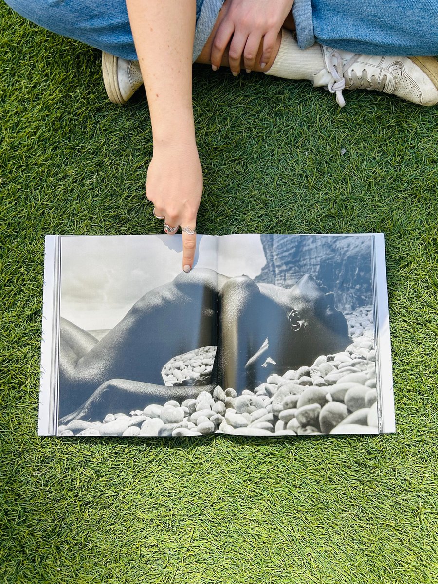 powerHouseBooks's tweet image. Spring forward &amp;amp; fall back 30 yrs into 90’S, coming  July from French fashion photographer #ThierryLeGouès (w/ intro from his friend &amp;amp; longtime model #CarlaBruni) — FEATURING: #CarlaBruni #KateMoss #NaomiCampbell &amp;amp; many more. Preorder now!

@simonandschuster #90s #powerhousebooks