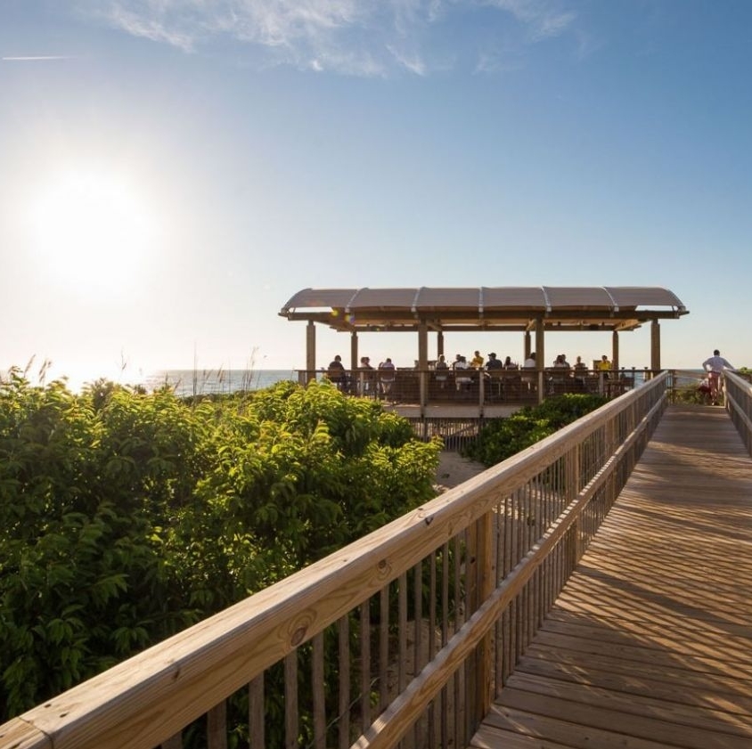 GayTravel's tweet image. Ocean Edge Resort &amp;amp; Golf Club puts the "cape" in "escape!" Enjoy Cape Cod Bay's breathtaking shoreline from the privacy and comfort of your GayTravel approved stay at Ocean Edge Resort🌊gaytravel.com/gay-friendly-h… #gaytravel #capecodbay