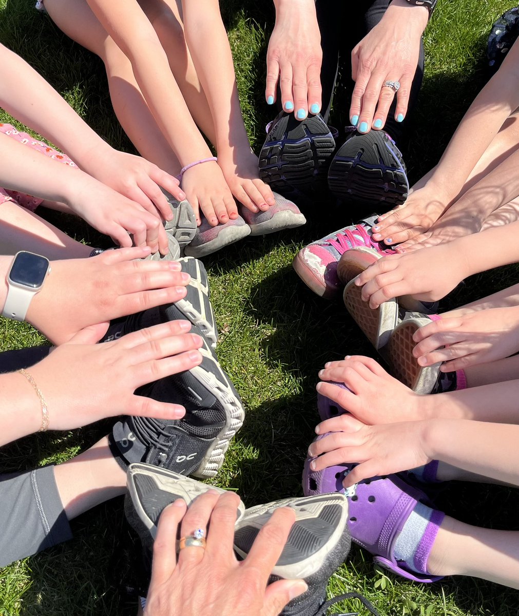 stephalvey's tweet photo. This may be a stretch, but Alvey, Alcaraz, Price and our 1st grade friends wish Workout Wednesday was everyday! #ibtigerpride @IBES_PE https://t.co/LAgW6ZUdjN