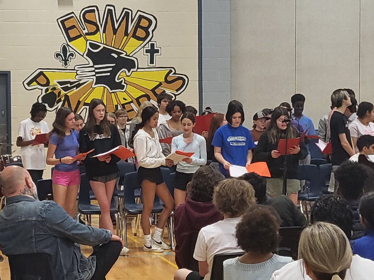 Voici notre célébration de Pâques. Merci à tous ceux qui ont aidé avec la préparation. Un grand merci à Dieu pour avoir mis Jésus dans notre chemin.  Merci Jésus pour le cadeau que tu es!